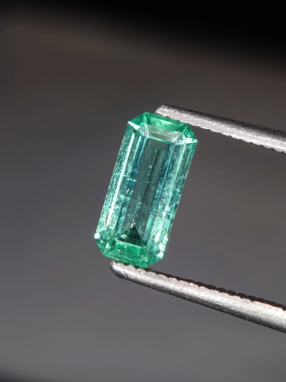 0.8ct Emerald Faceted Panjsher Emerald Loose Gemstone from Afghanistan — view 4